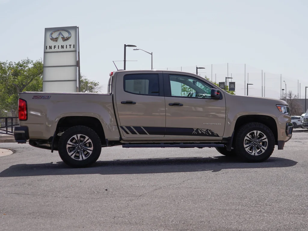Used 2022 Black Chevrolet 4WD Z71 image 15