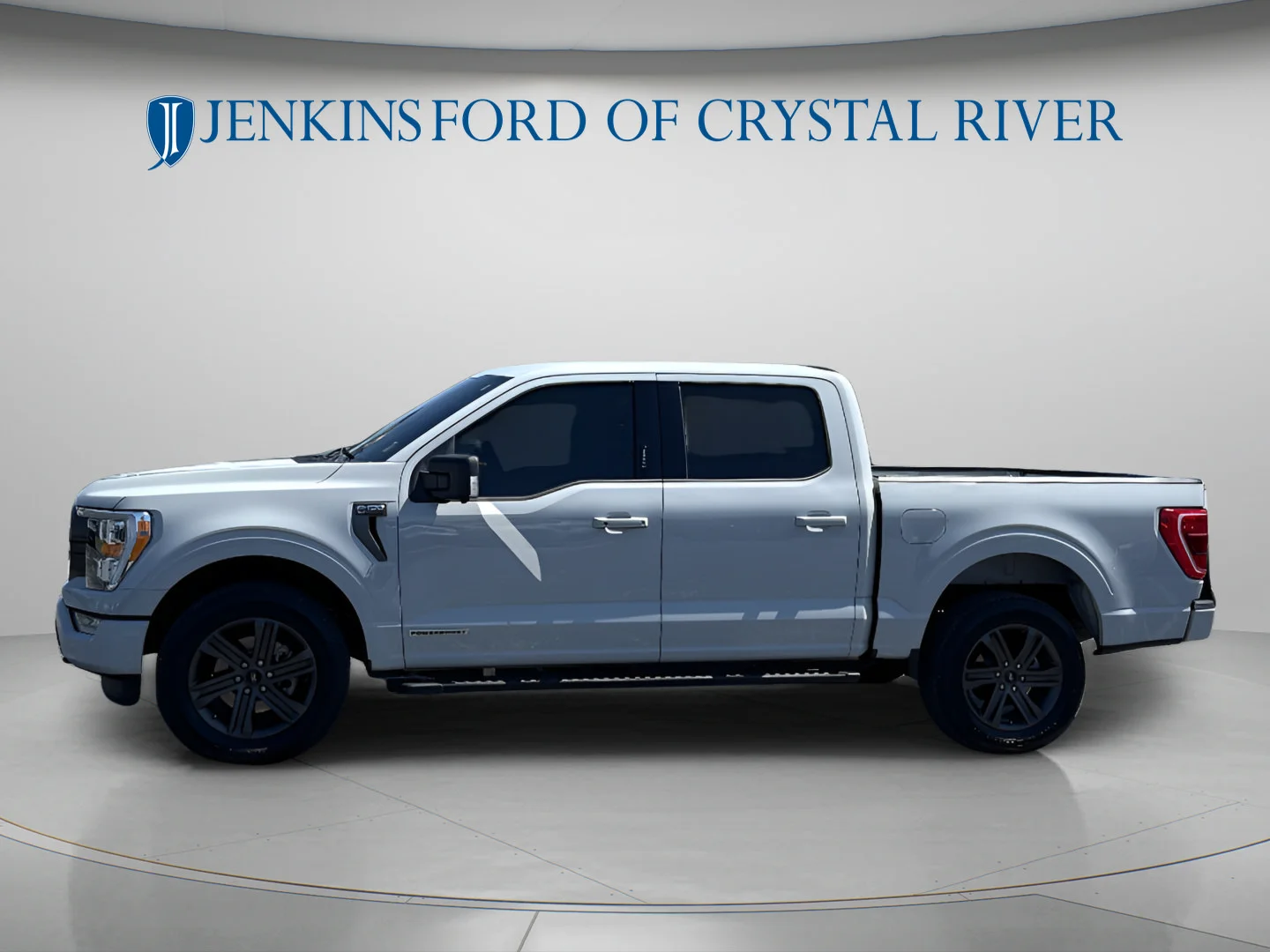 Used 2023 Avalanche Gray Ford XLT image 11