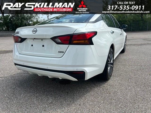 Used 2025 White Nissan 2.5 SV image 5