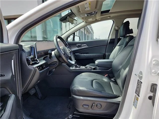 Used 2023 White KIA SX Front-Wheel Drive image 15