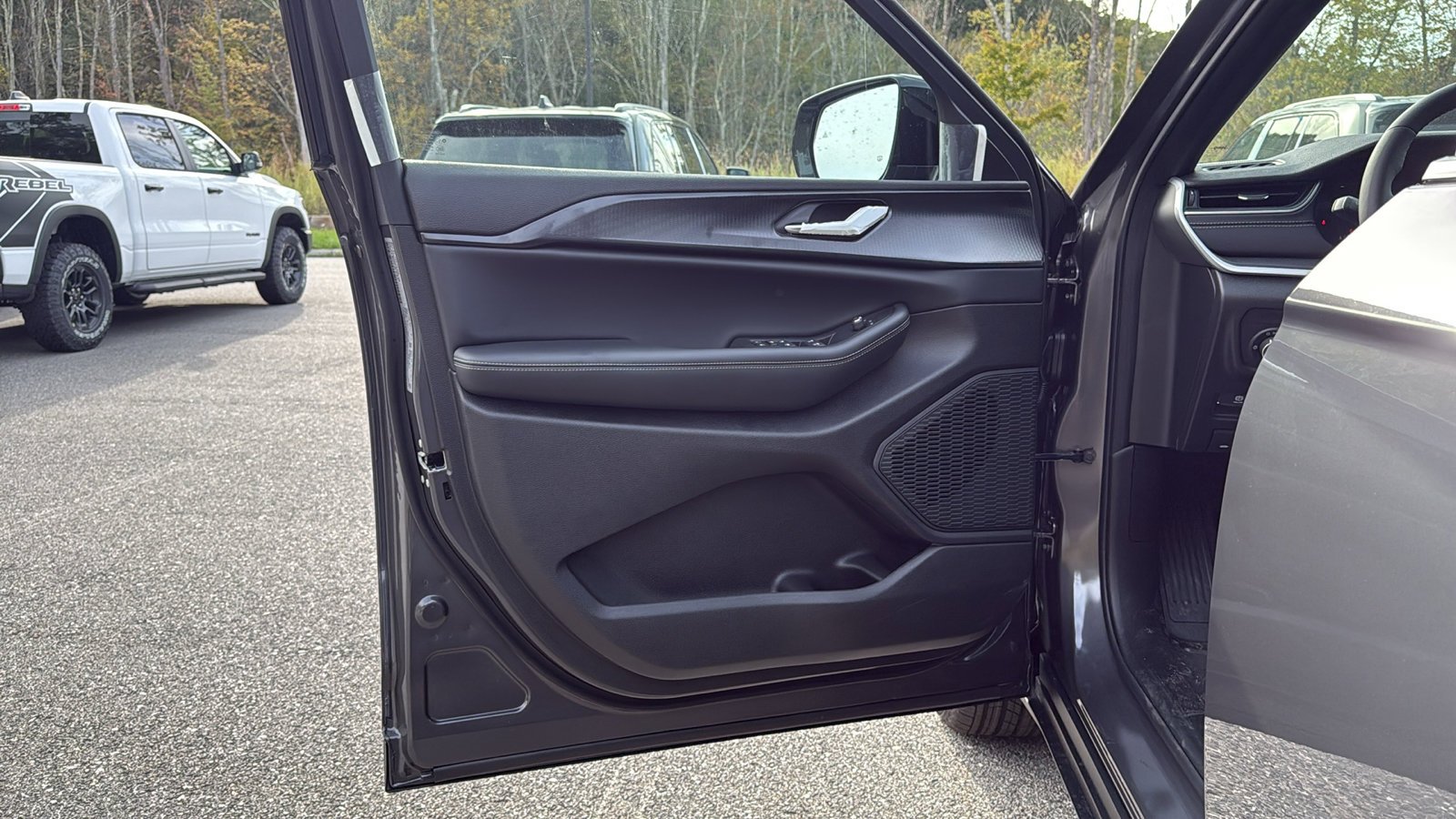 2025 Jeep Grand Cherokee Altitude X photo 3