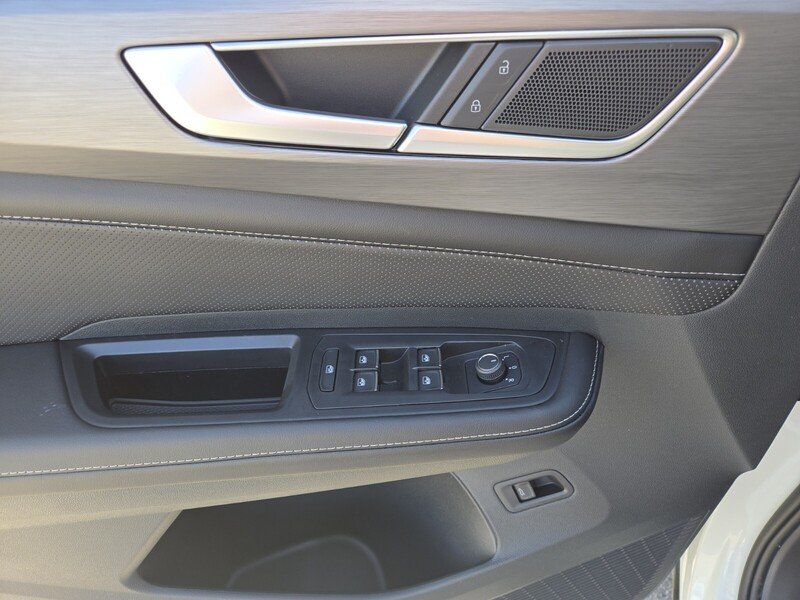 2025 Volkswagen Atlas Cross Sport SE w/Tech - Photo 9