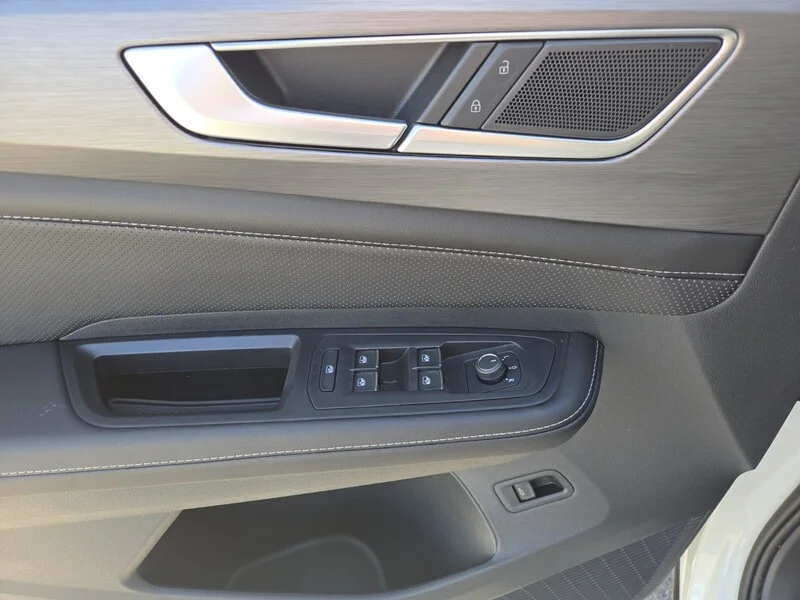 2025 Volkswagen Atlas Cross Sport SE w/Tech - Photo 9