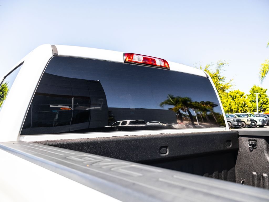 Used 2018 White GMC SLT image 17