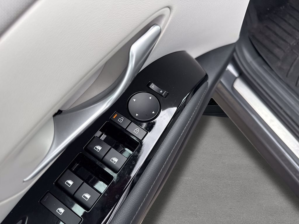 Used 2025 Ecotronic Gray Hyundai Limited image 17