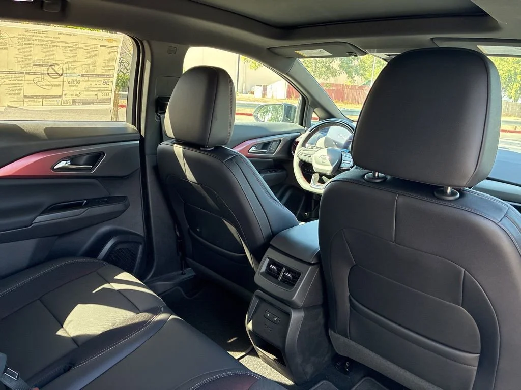2025 Chevrolet Equinox EV RS - Photo 23
