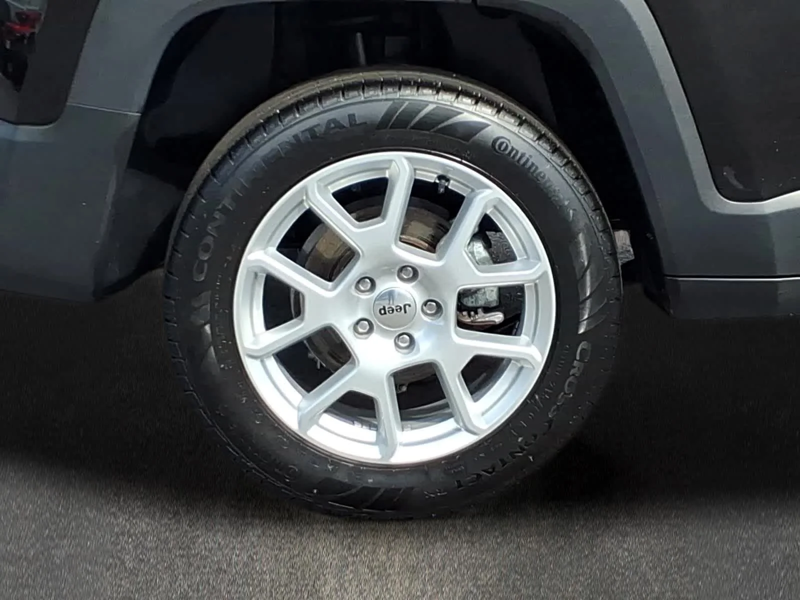 Used 2023 Black Clearcoat Jeep Latitude image 3