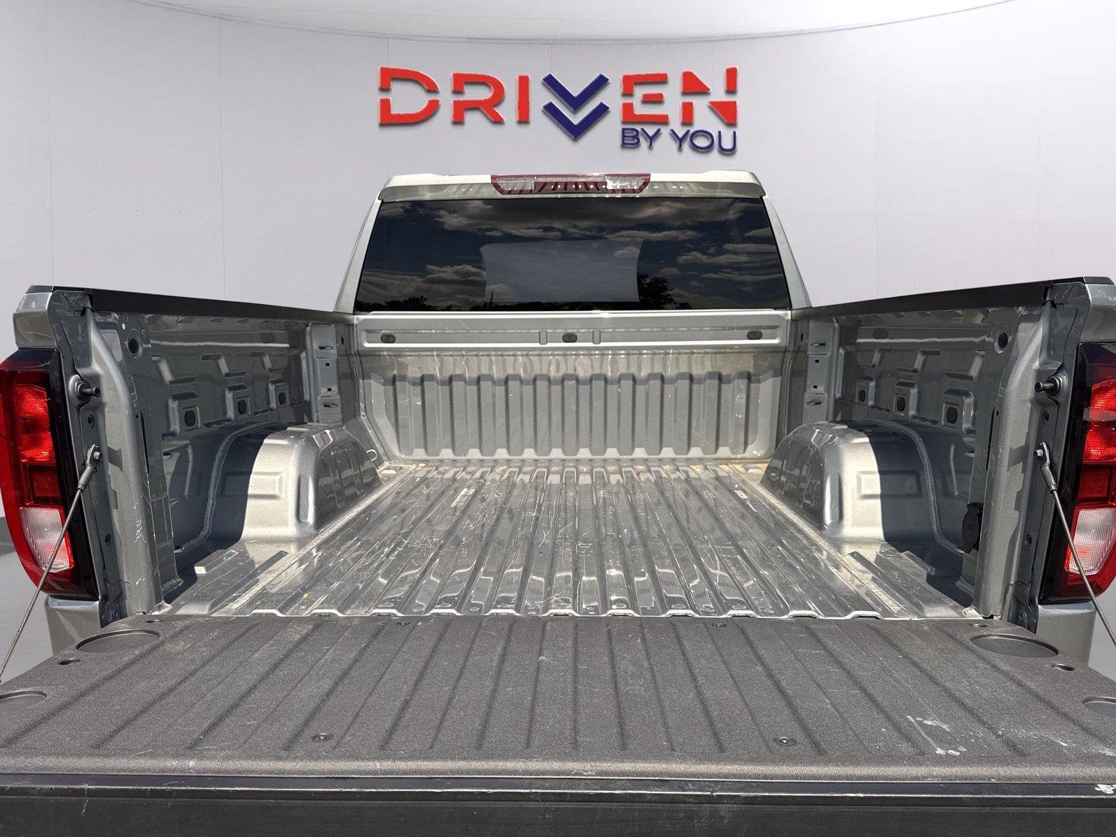 Used 2026 Sterling Metallic GMC Elevation image 32
