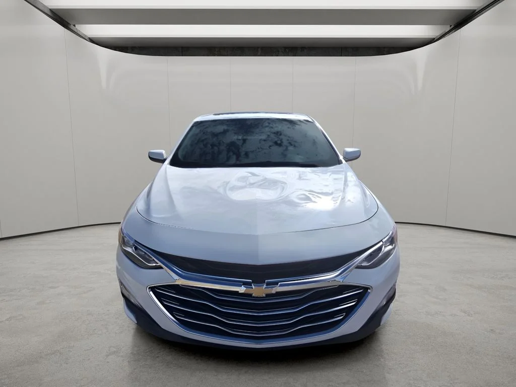 Used 2024 Summit White Chevrolet LT image 8
