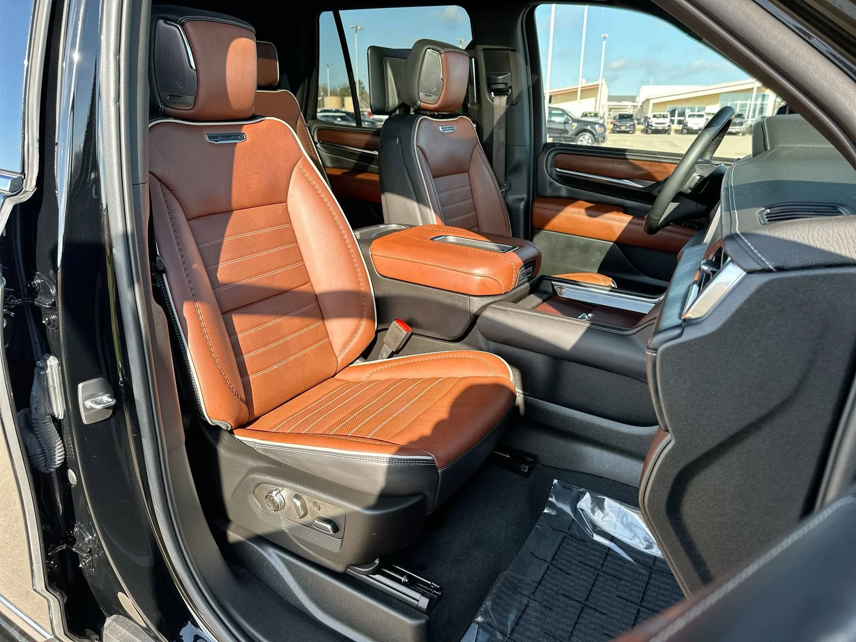 Used 2023 Onyx Black GMC Denali Ultimate image 27