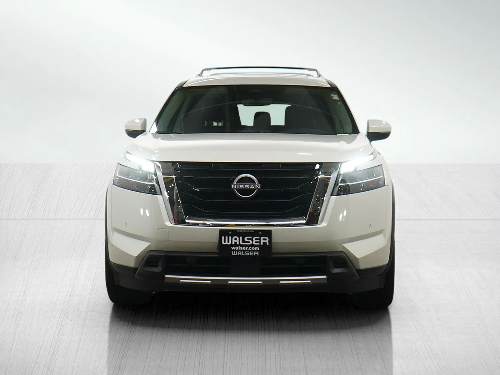 Used 2023 Pearl White Tricoat Nissan SL image 8