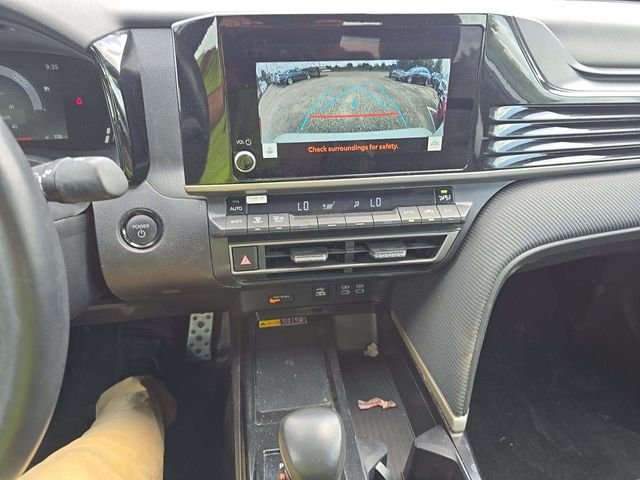 Used 2025 Ice Toyota SE image 9