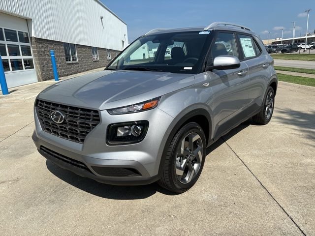 New 2025 Shimmering Silver Hyundai SEL image 3