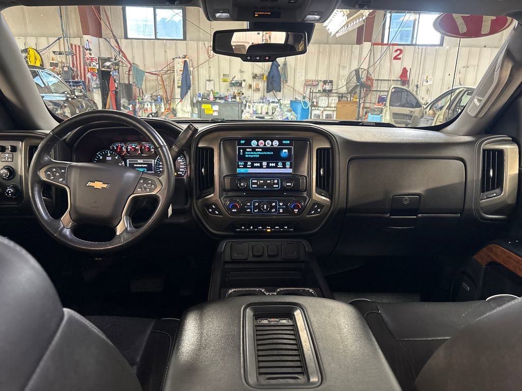 Used 2017 DEEP OCEAN BLUE METALLIC Chevrolet High Country image 18