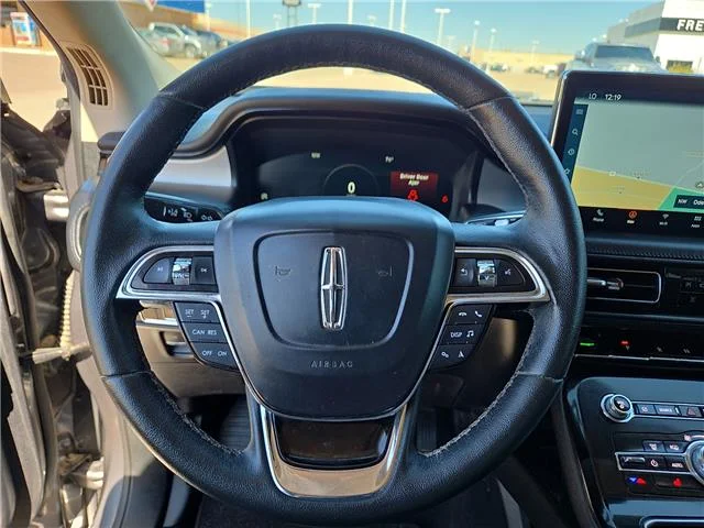 Used 2022 Silver Radiance Metallic Clearcoat Lincoln Standard Front-Wheel Drive image 15