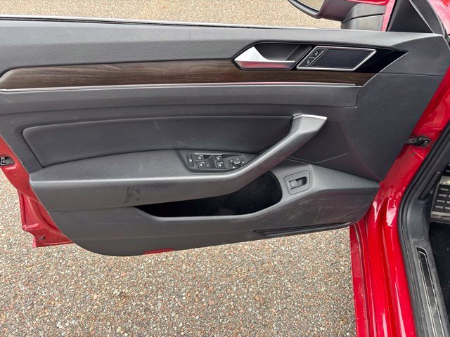 Used 2019 Red Volkswagen 2.0T SEL image 14