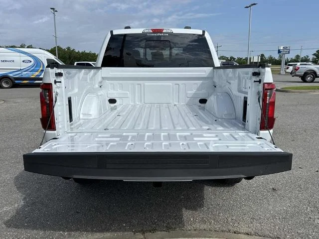 New 2026 Oxford White Ford XLT image 18