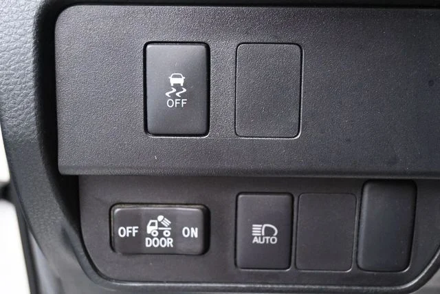 Used 2022 White Toyota SR5 image 27