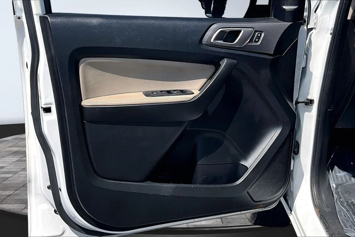 Used 2019  Ford LARIAT image 21