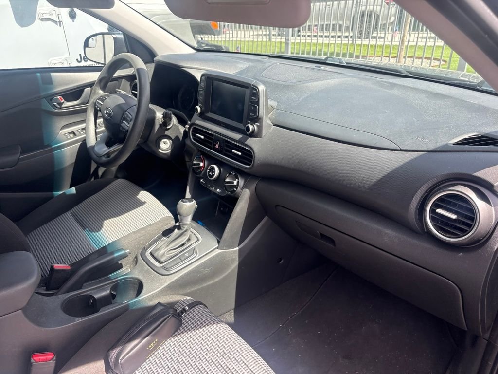 Used 2021 Gray Hyundai SE image 15