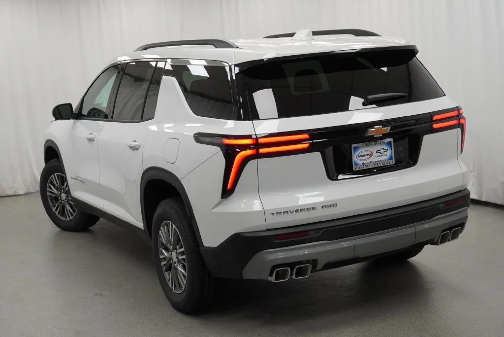 New 2027 Summit White Chevrolet LT image 35