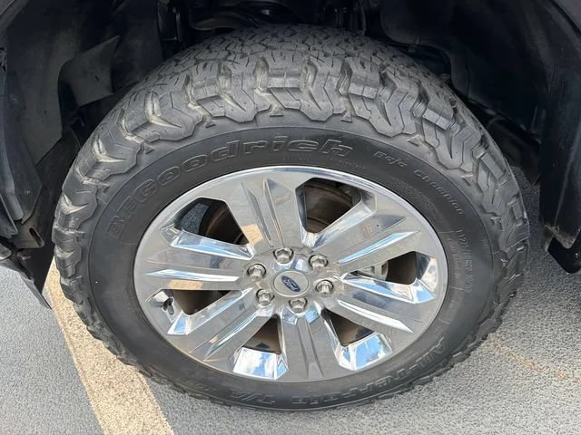 Used 2019 Black Ford LARIAT image 11