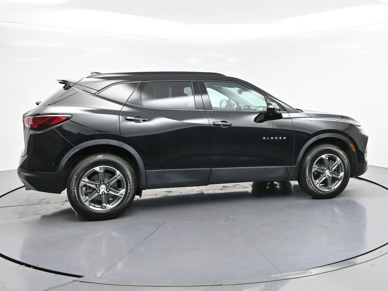 Used 2023 BLACK Chevrolet LT image 8