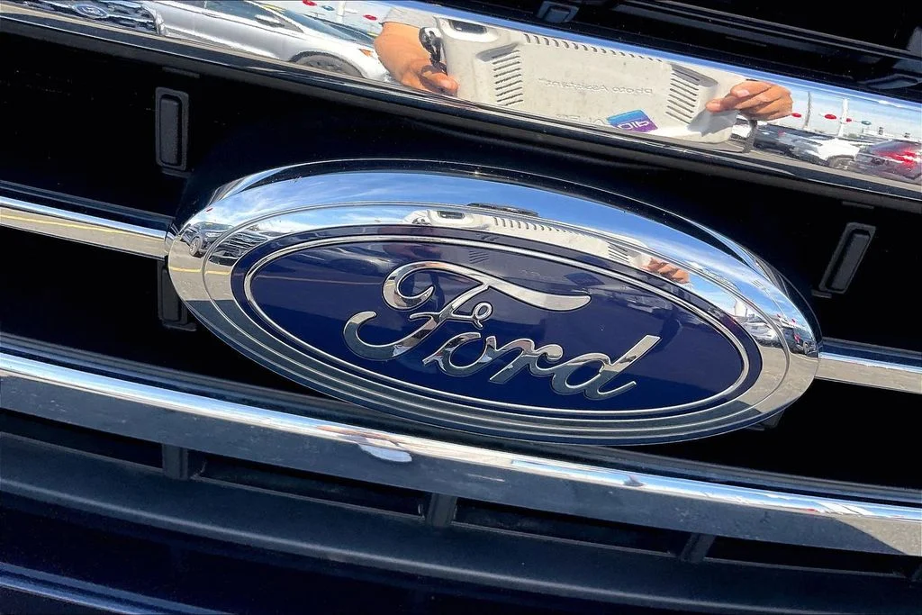 Used 2022 Blue Ford Lariat image 32