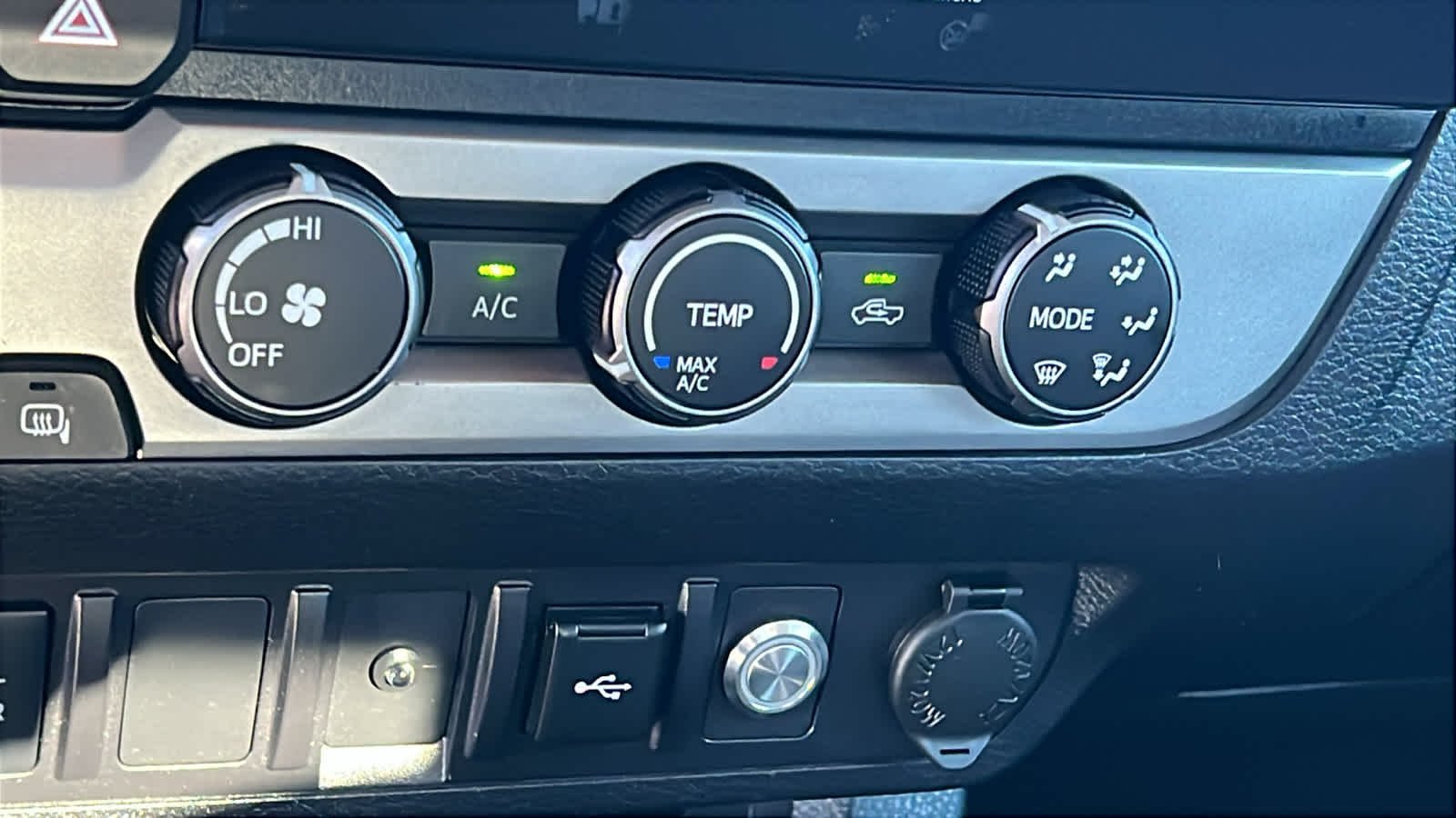 Used 2022 White Toyota SR image 14