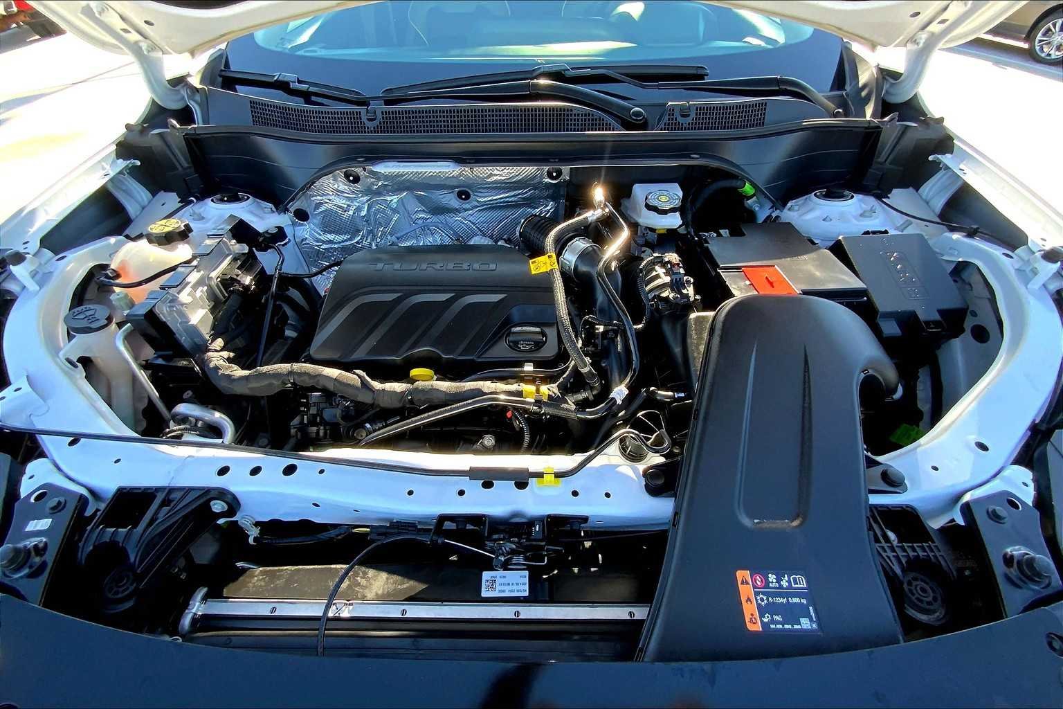 Used 2025 Summit White Chevrolet ACTIV image 31
