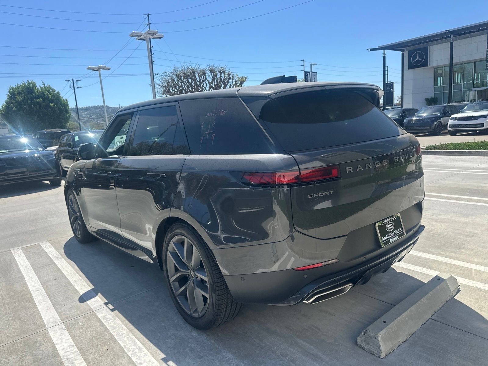 Used 2026  Land Rover SE image 4