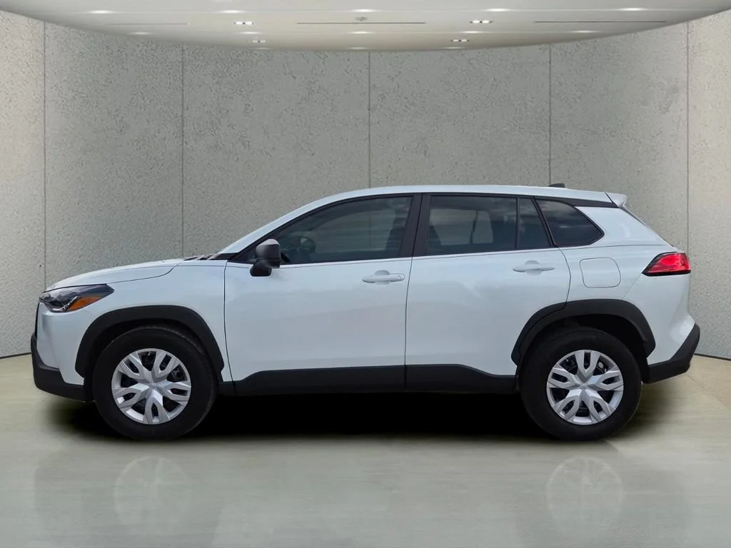 Used 2025 Pearl Toyota L image 9