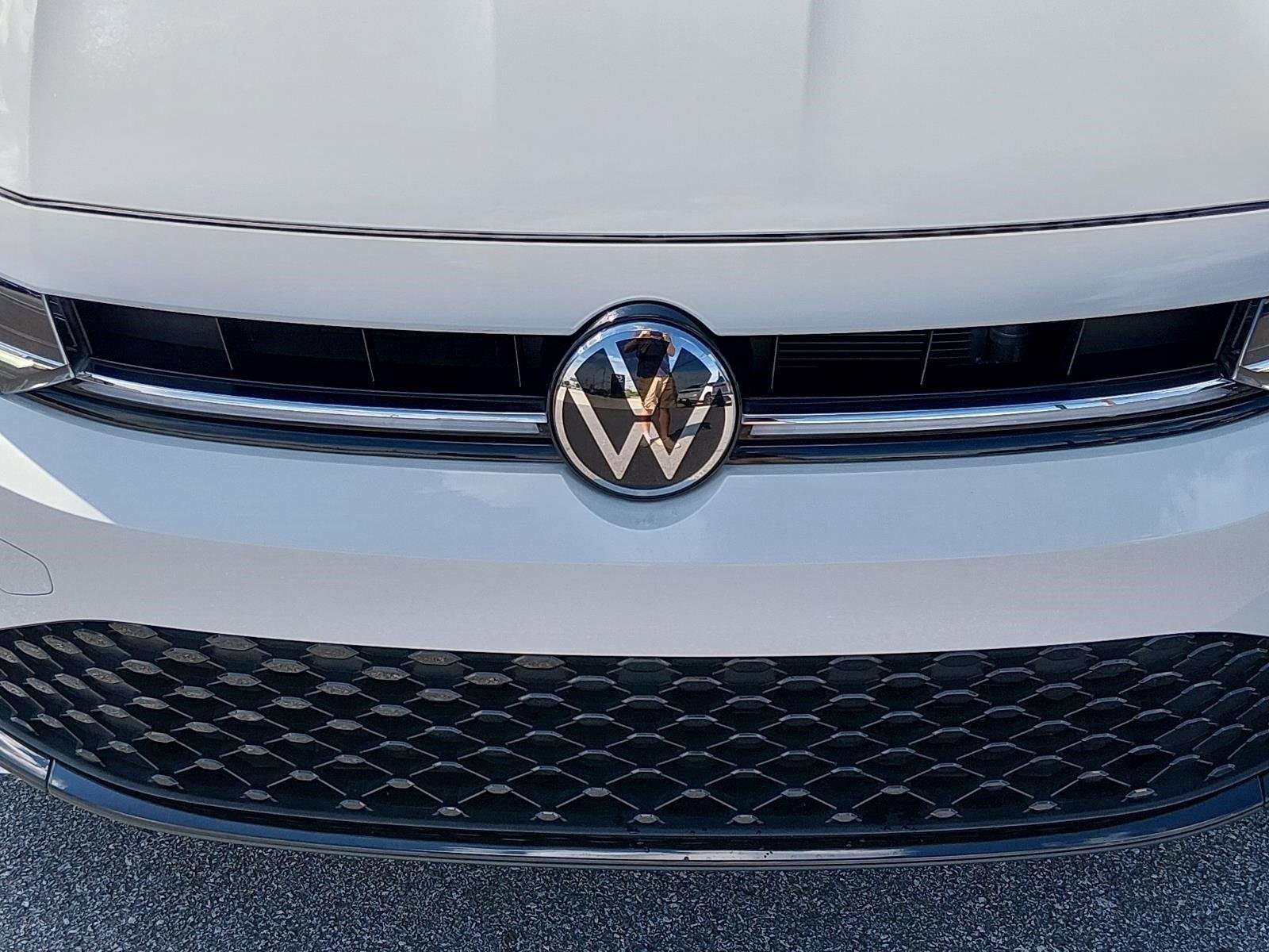 Used 2025 Pure White Volkswagen Sport image 9