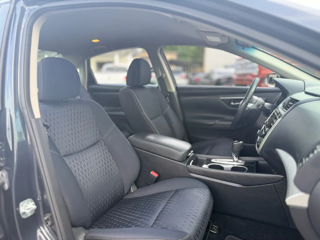 Used 2018 Storm Blue Nissan 2.5 SV image 28