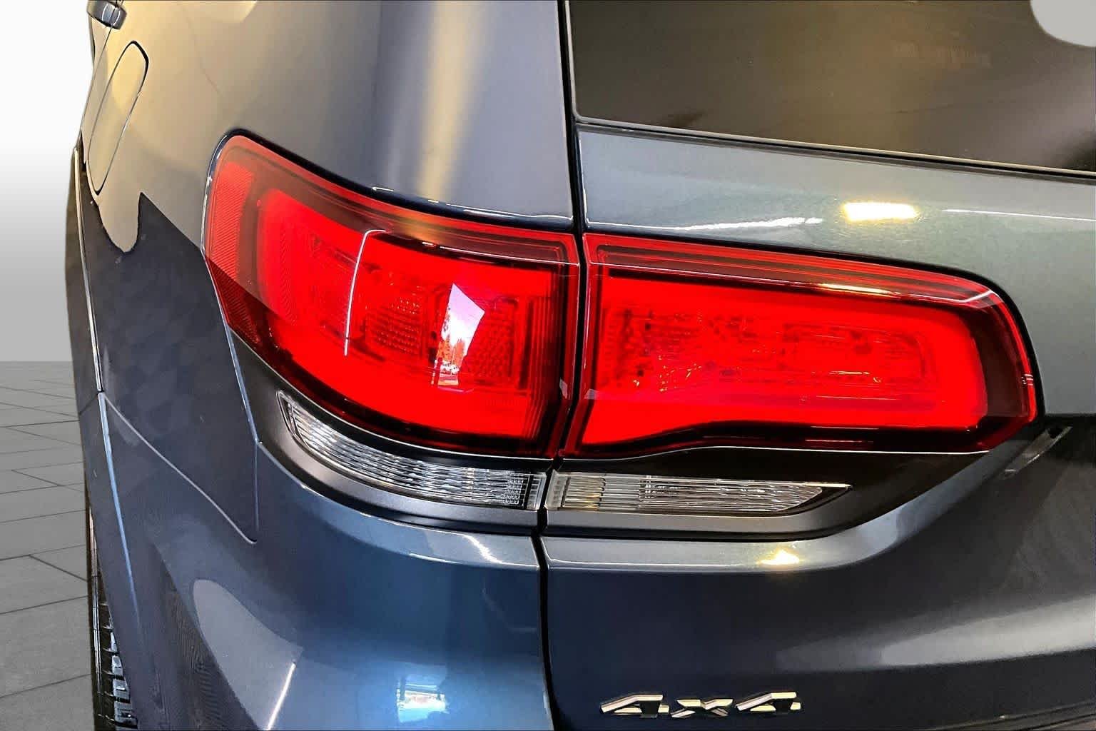 Used 2019 Slate Blue Pearl Coat Jeep Limited X image 28