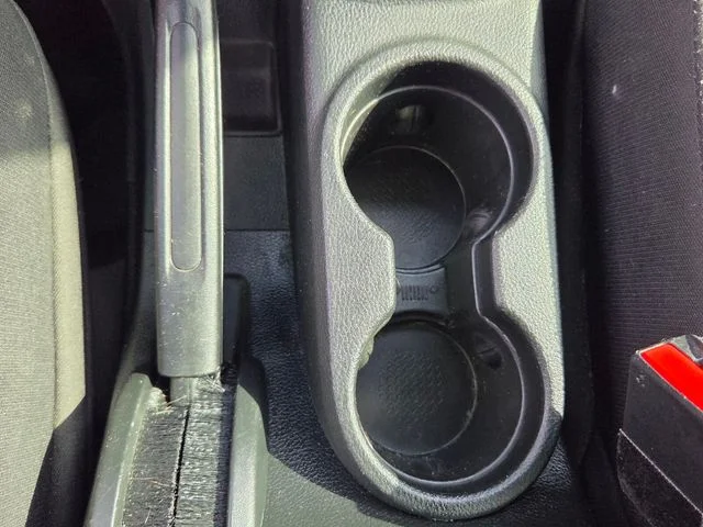 Used 2017  Jeep Sport image 19
