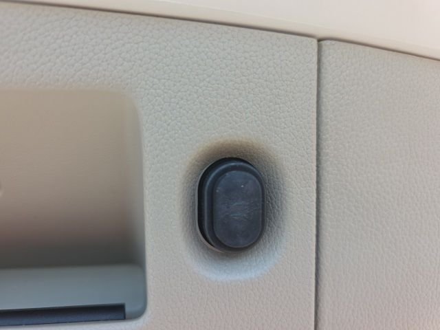 Used 2018 White Cadillac Premium image 13