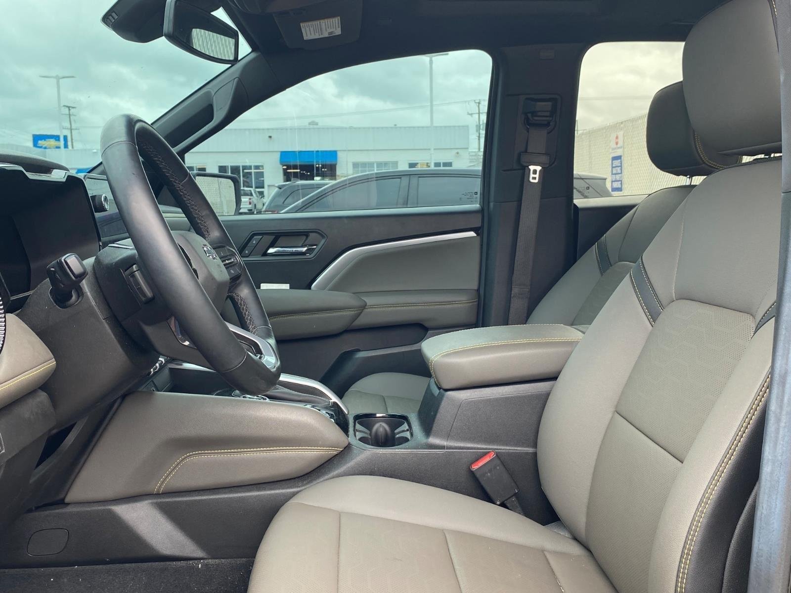 Used 2024 BLACK CHEVROLET ZR2 image 11