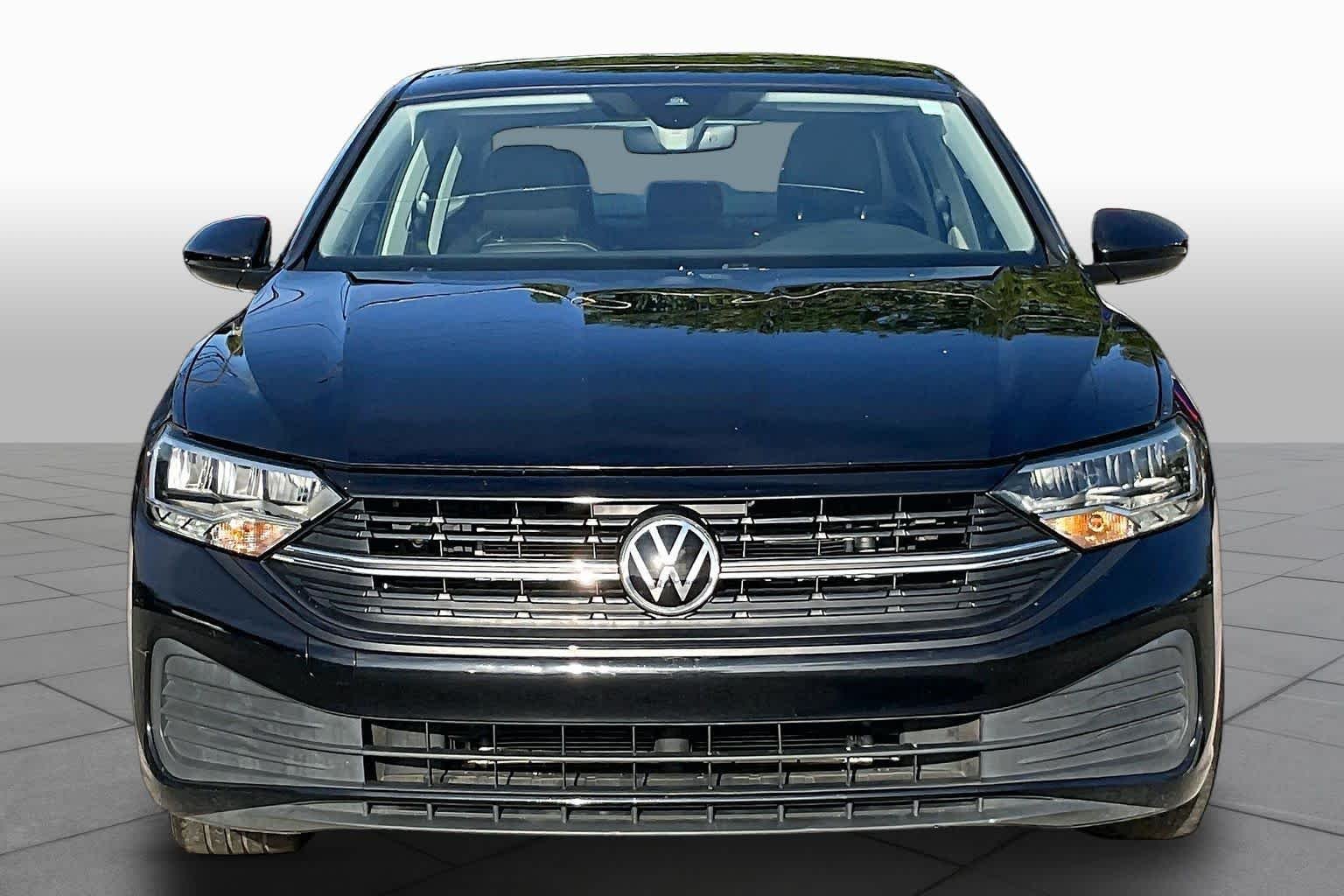 Used 2024 Deep Black Pearl Volkswagen SE image 4