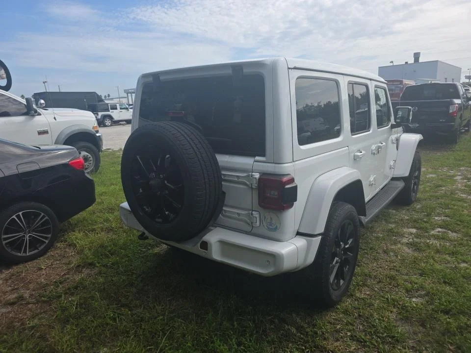 Used 2022 Bright White Clearcoat Jeep Unlimited High Altitude image 3