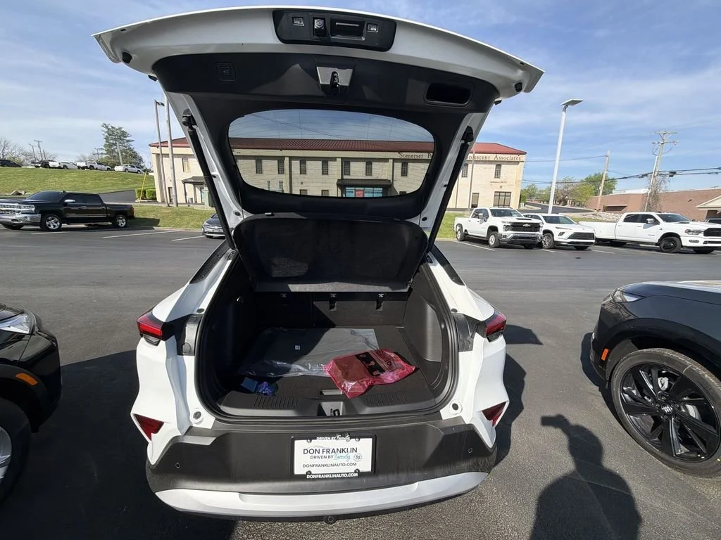 New 2026 Summit White Buick Preferred image 28