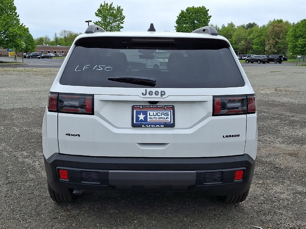 New 2026 Bright White Clear-Coat Exterior Paint Jeep Laredo image 7