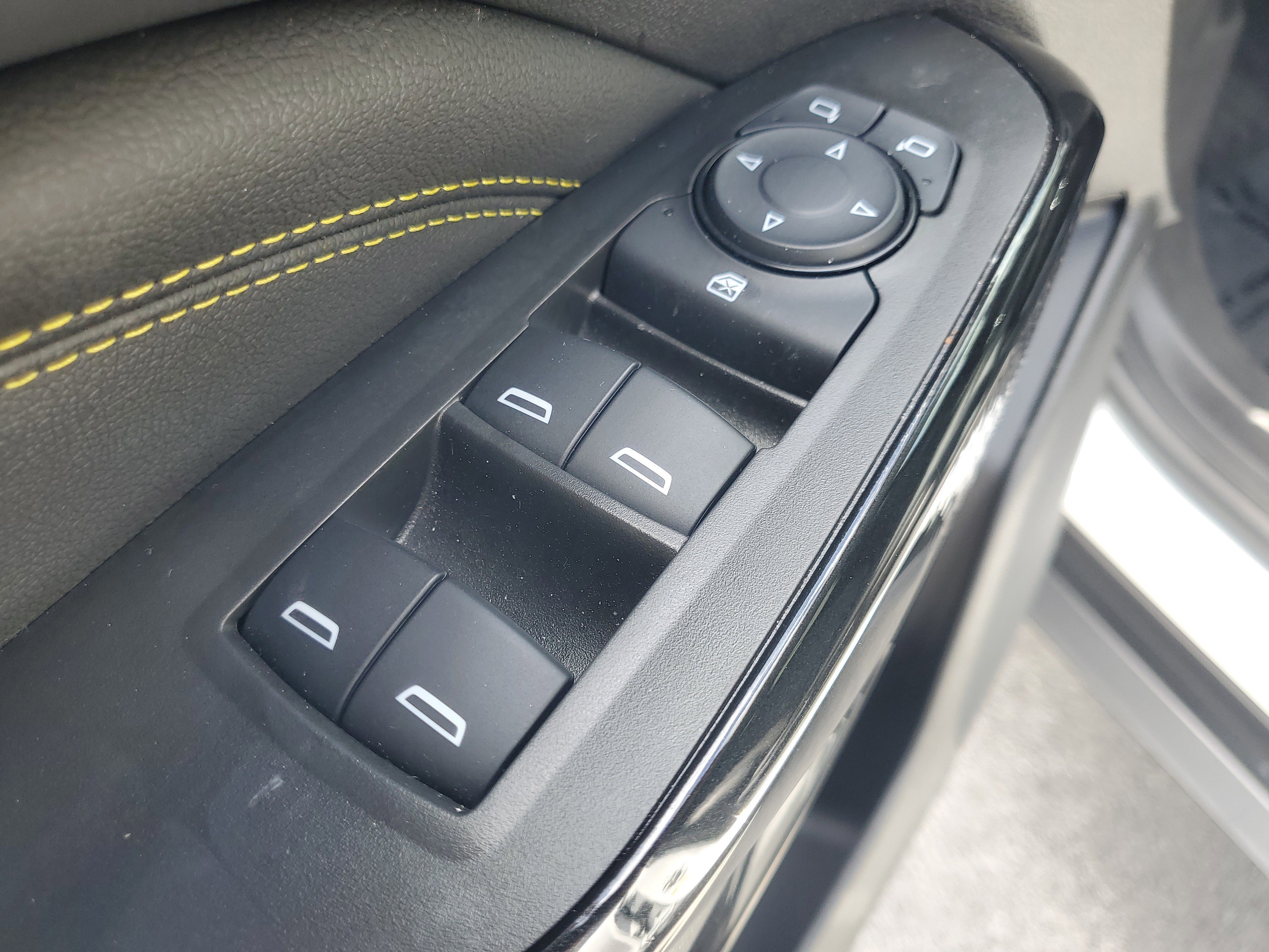 Used 2025 Summit White Chevrolet LT image 18