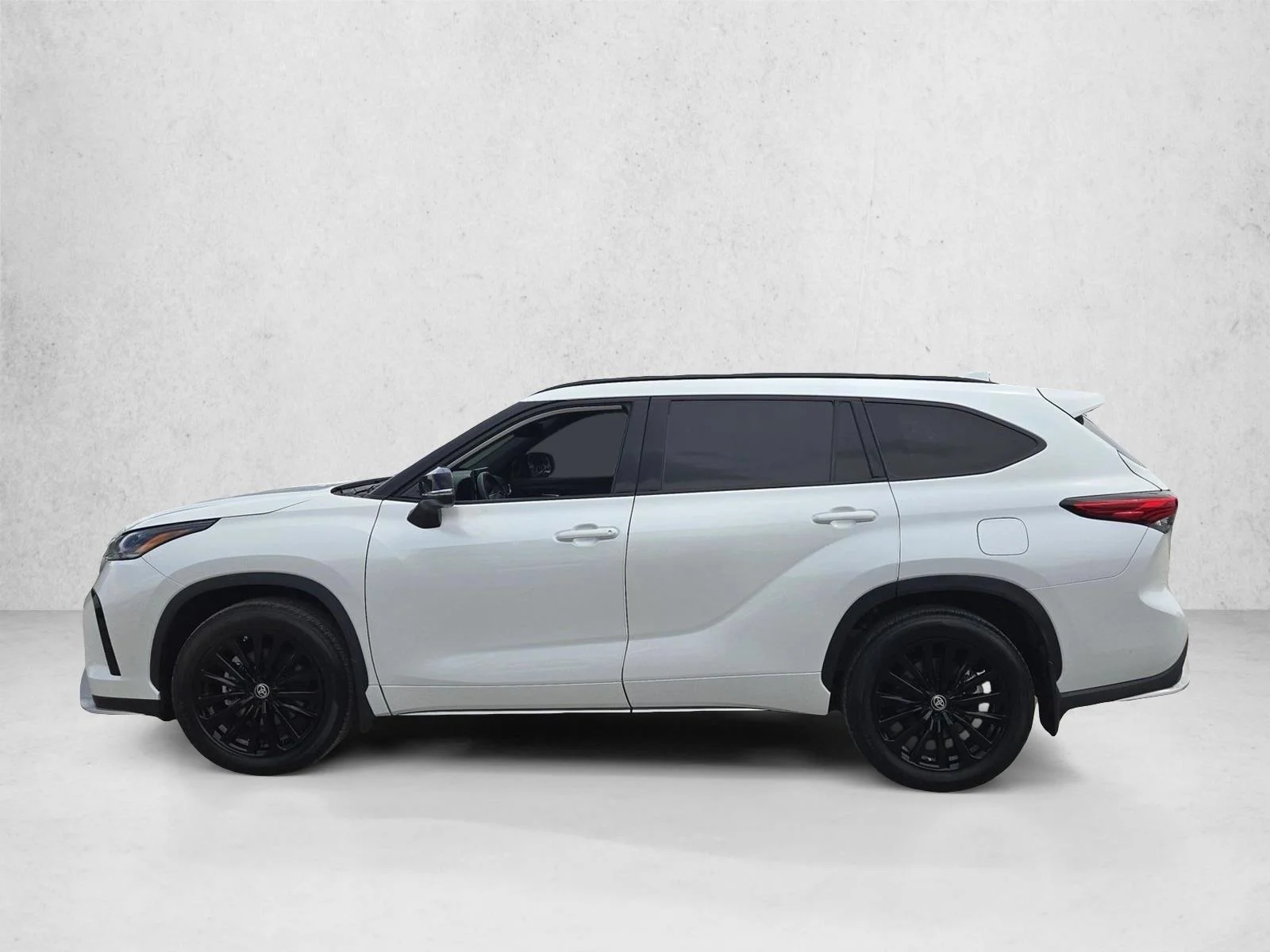 Used 2023 Wind Chill Pearl Toyota XSE image 9