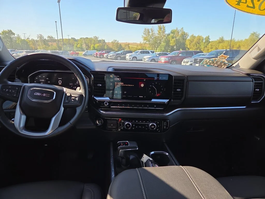 2024 GMC Sierra 1500 SLT - Photo 11