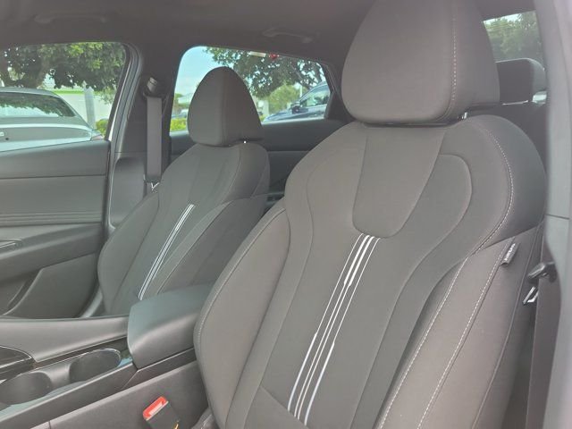 2026 Hyundai Elantra SEL - Photo 12