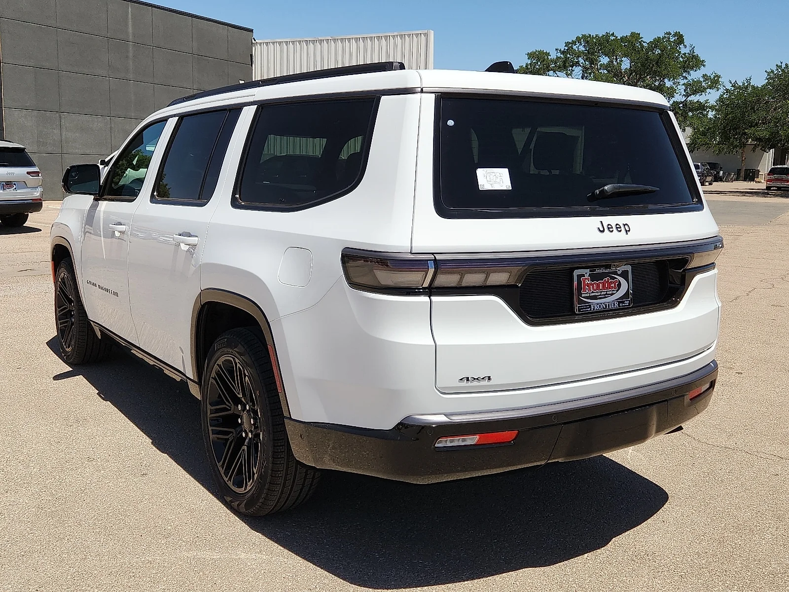 New 2026 Bright White Clear-Coat  Paint Jeep LIMITED RESERVE 4X4 image 3