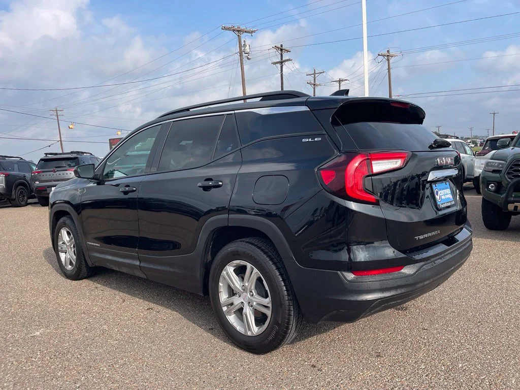 Used 2022 Black GMC SLE image 5