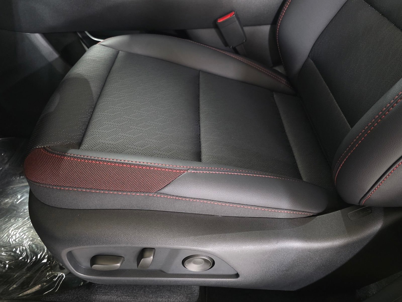 2027 Chevrolet Equinox RS - Photo 23