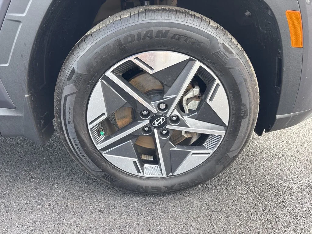 Used 2025 Gray Hyundai SEL Convenience image 9